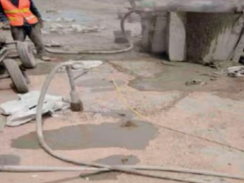 番阳镇水泥混凝土路面板底注浆技术 路面脱空注浆整治方案