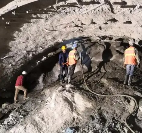 番阳镇拱顶带模注浆料的施工流程及注意事项